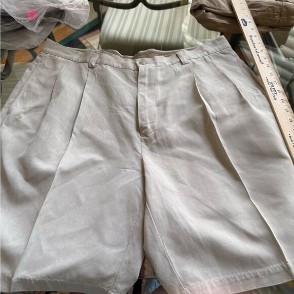 Tommy Bahama Cream Flat Front Shorts 100% Silk Pleated - Picture 5 of 6